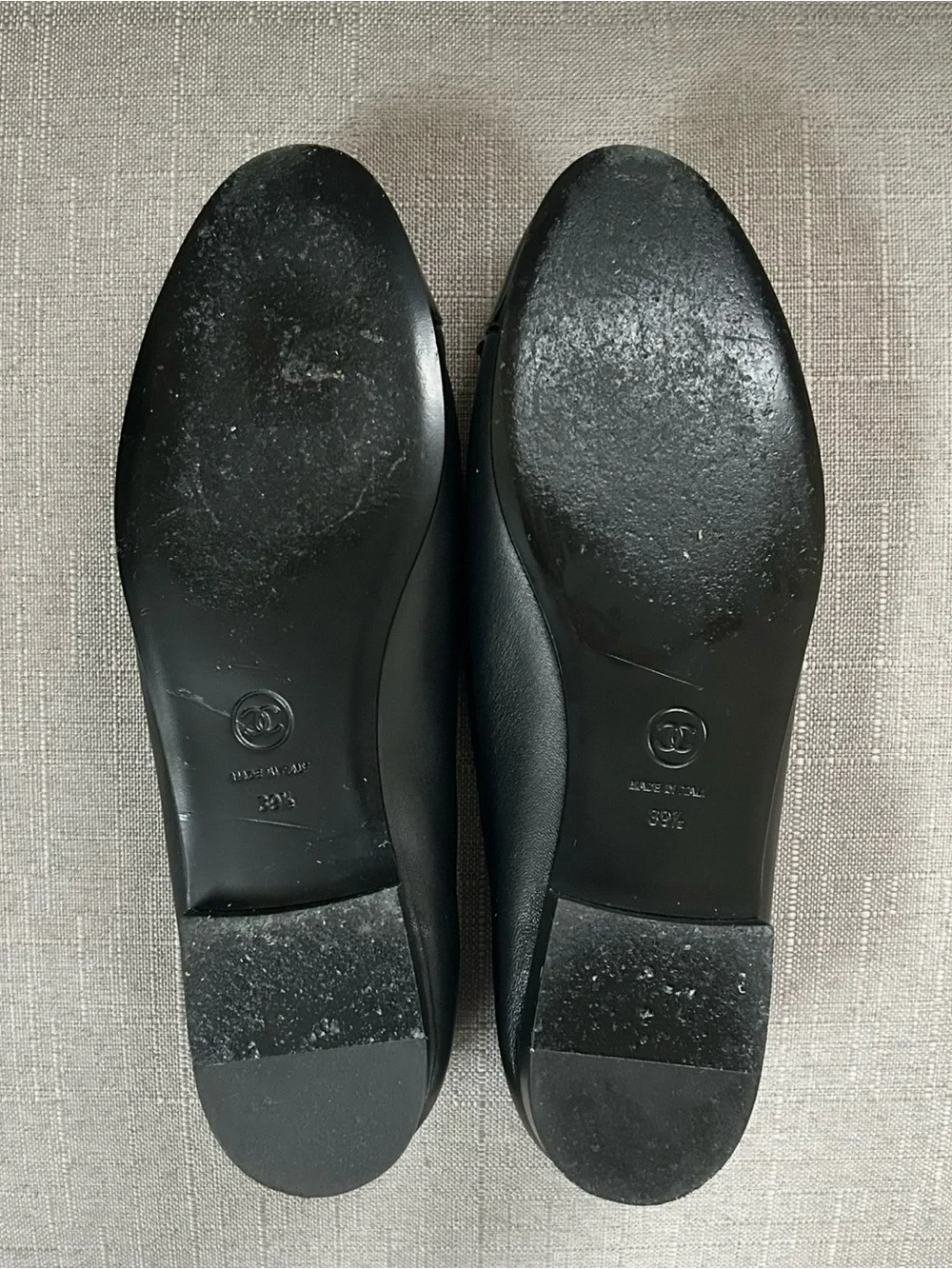 CHANEL Black Leather Ballet Flats with Patent Cap-Toe and CC Emblem 39H/B 39 1/2